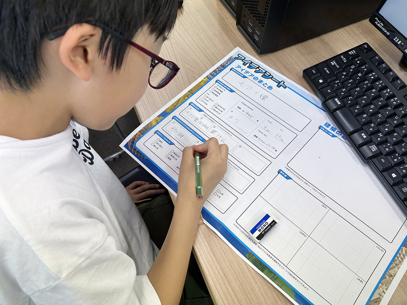 アイデアシートに世界遺産の情報や建築するものをまとめる