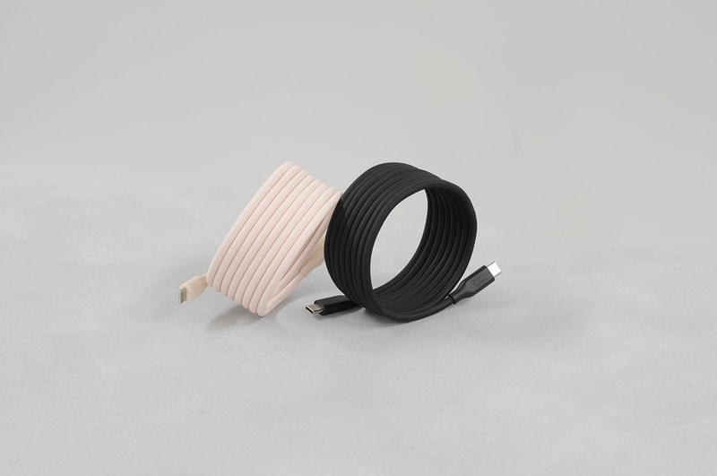 丸くまとまったケーブルを立てられる