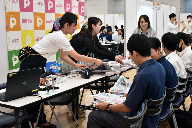 株式会社新潮社（ニコラ・ニコ☆プチ）のブース