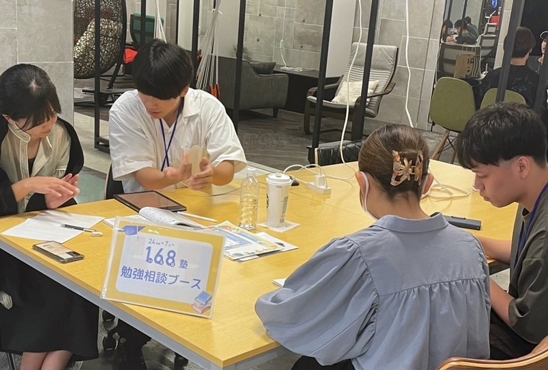 過去に実施した「東北大生の夏休み勉強相談」の様子