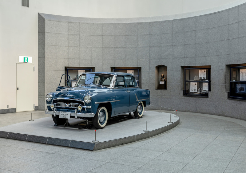 夏休み 学芸スタッフツアーは日によってテーマが異なり、トヨタ・クラウンの歴史についてガイドする日もある