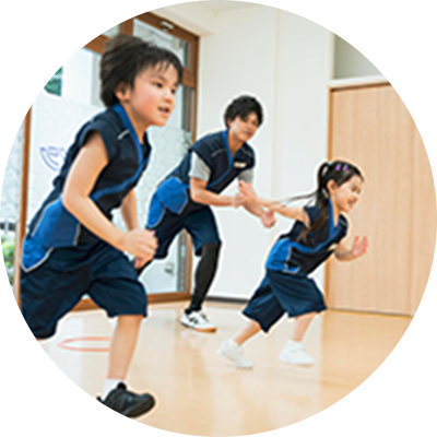 スポーツバイオメカニクスに基づいた300種類のプログラムで、正しい体の使い方を習得可能