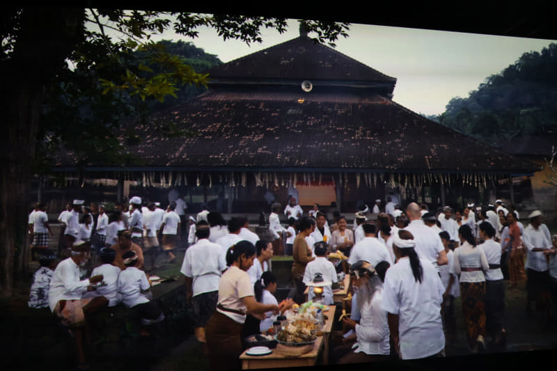 重厚な映画で現地の空気感を垣間見れる