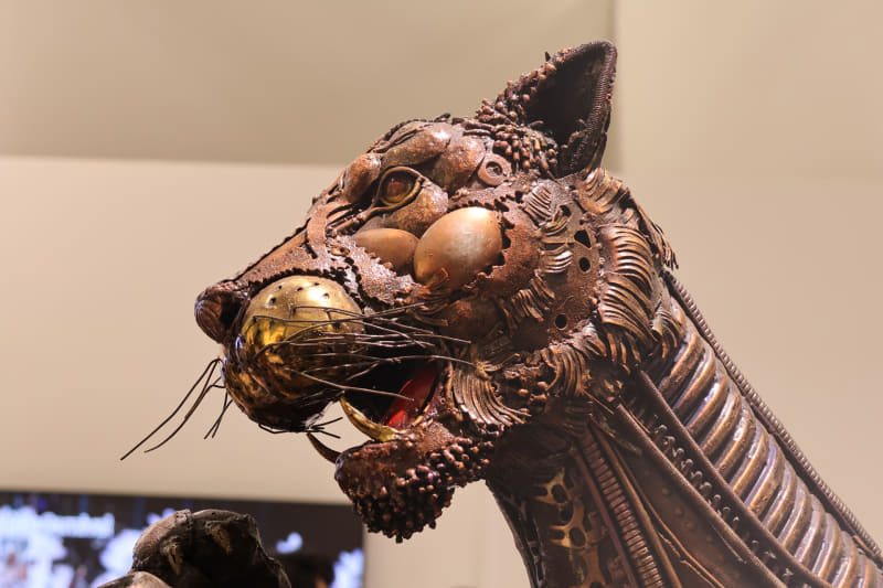 ナイジェリアの廃材アート作品