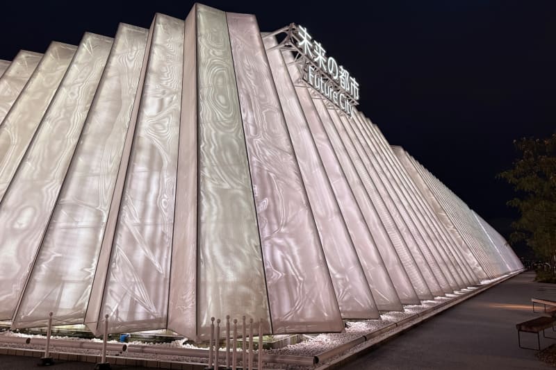 全長150mある巨大パビリオン「未来の都市」