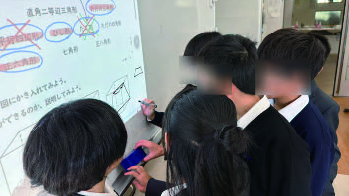生徒が問題を解き合う姿も増えてきた