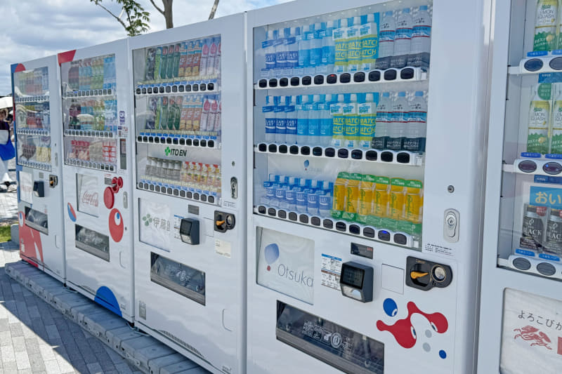 自動販売機はかなり数がありよく冷えていますが、混雑日は補充が間に合っていないことも