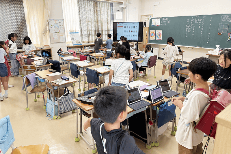 3年生国語の授業中。一斉授業のスタイルも変わってきた……