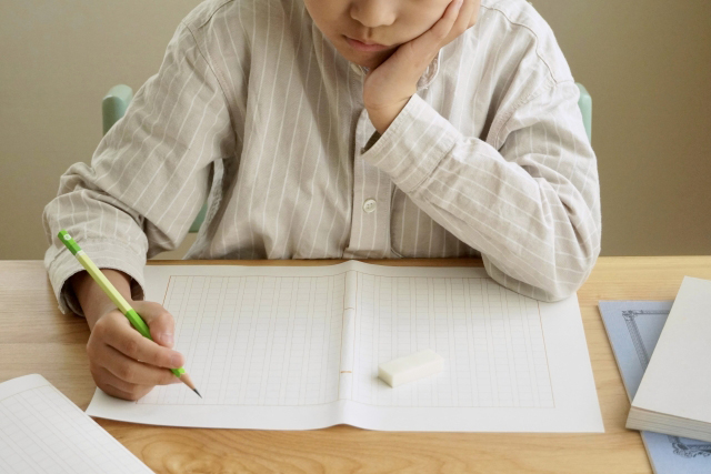 「進研ゼミ 小学講座」が、全国の小学生16,741人と保護者2,803人に実施した「夏休みの宿題に関する調査」から「読書感想文」に関する調査結果を発表