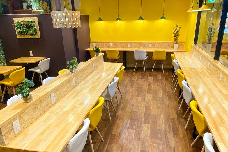 全席に電源を完備