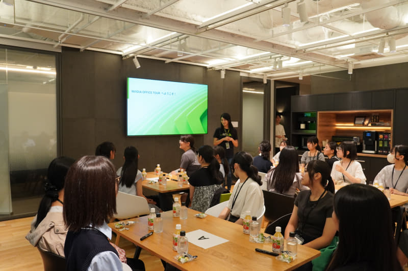 NVIDIAのオフィスに女子中高生が集まった