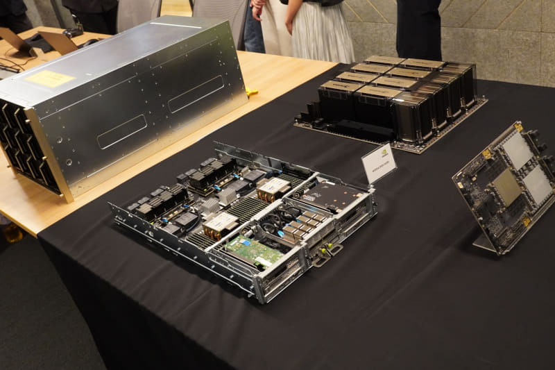AIスーパーコンピュータ「NVIDIA DGX H200」