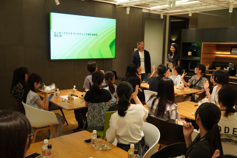 最後はエンタープライズマーケティング本部長の堀内朗氏が生徒たちに「いつか、仕事か何かでご一緒できる機会を楽しみにしている」と話して終了した