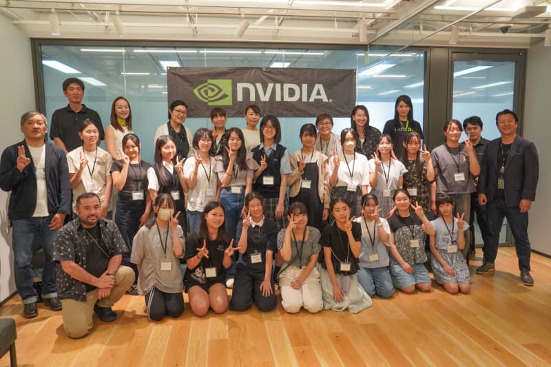 最後に記念写真、オフィスツアーは終了した