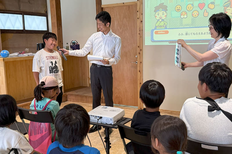 講師とやりとりしながら、クイズやロールプレイで学ぶインターネット教室