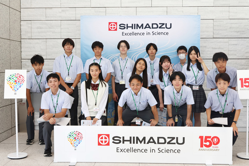 立命館宇治の生徒が島津製作所を訪れ、PaperLab（ペーパーラボ）を見学。3年越しのプロジェクトが本格始動