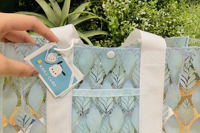 チャームや表紙カードでアレンジも可能