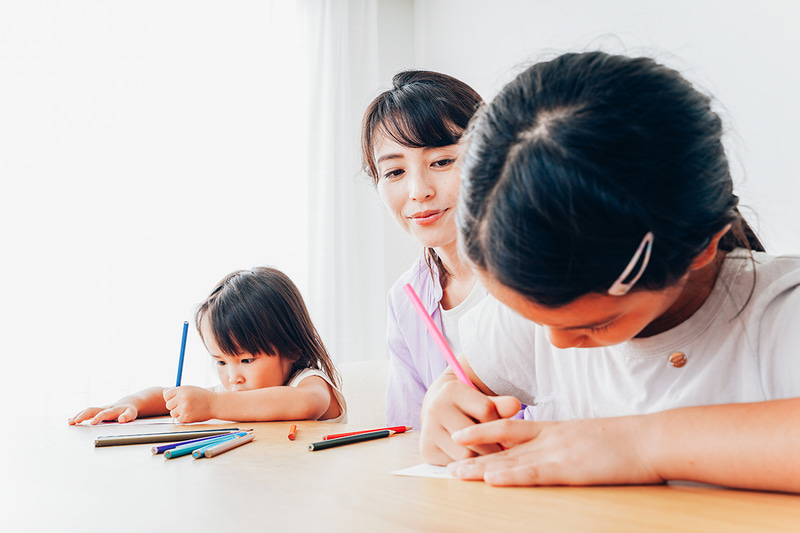 保護者向けQ&Aサービス「ふぉぴす」が、小学生以上の子供を持つ保護者を対象に実施した「今年の夏休みの宿題」の調査結果を公表