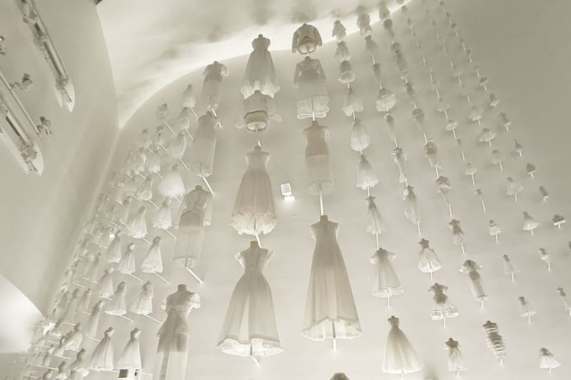 1点ずつ異なるデザインのスケッチに囲まれ、時間が許す限り眺めていたくなる