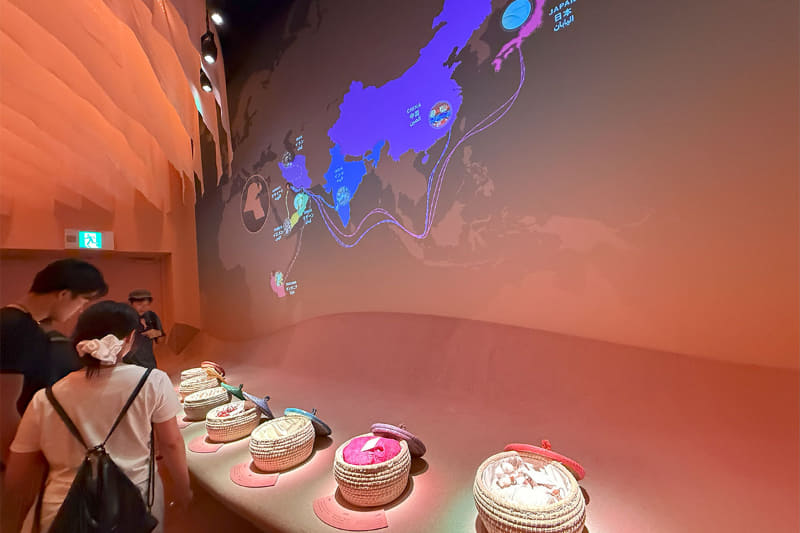 真珠、コーヒー、乳香など、クウェートの特産品の交易ルートを紹介