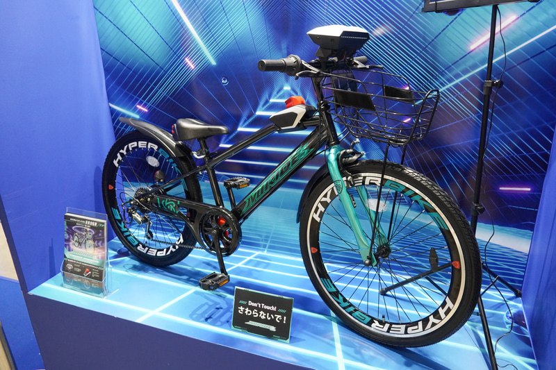 スーパーカー自転車を現代風にアレンジした新型ジュニアバイク「ミライドS」として展示