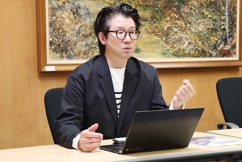 渡邉久暢氏<br>福井県立若狭高等学校の校長。母校である若狭高校に1991年に初任で着任し、SSH研究部長などを歴任。福井県教育庁高校教育課で参事(高校改革)を務め、県の高校教育全体にも携わった。福井大学客員准教授や京都橘大学非常勤講師としての指導実績も持ち、国語教育・探究学習を専門とする。著書に『深い理解のために 高等学校観点別評価入門』（学事出版）等がある。