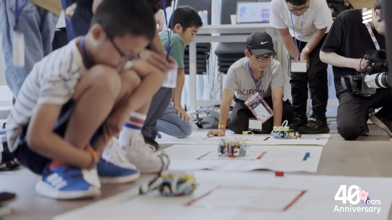 エリクソン・KDDIデジタルミライラボにおける、ロボットプログラミング教室の様子