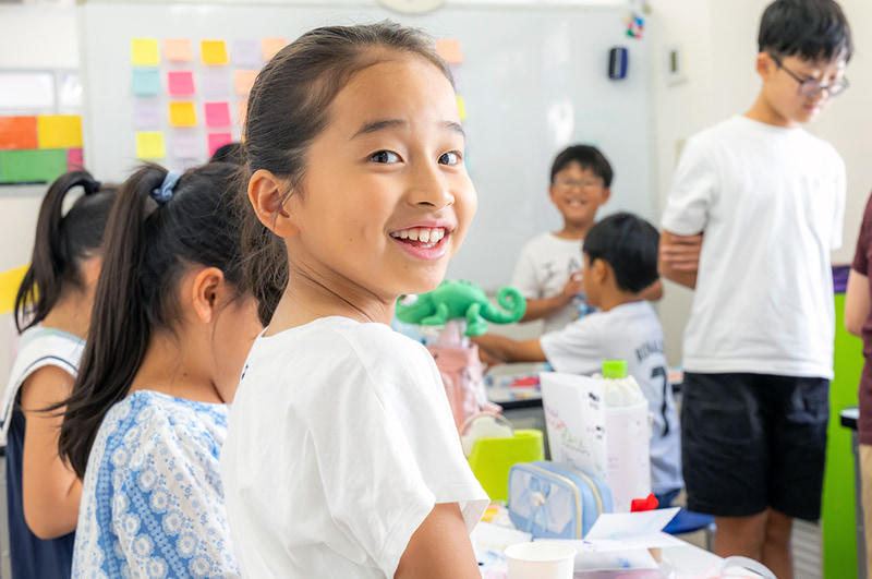 アライブイングリッシュスクールが、2025年8月6日～8日の3日間、小学校3年生～6年生を対象に「起業家育成（アントレプレナー）プログラム」を英語で開催