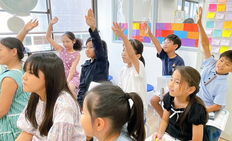 「リーダーシップ・起業家育成（アントレプレナー）プログラム」に参加した子供たちの様子