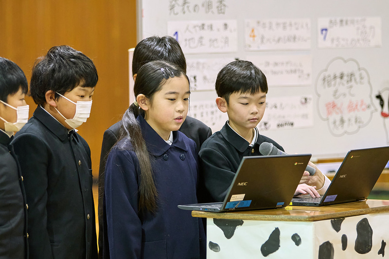 発表する児童たちの様子
