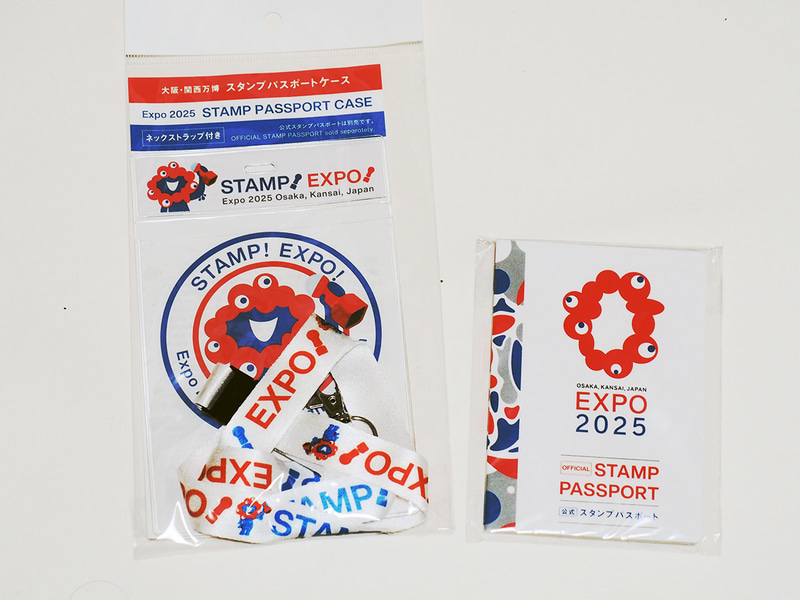 公式スタンプパスポートと専用ケース＆ストラップ。行く前に購入しておくのがおすすめ