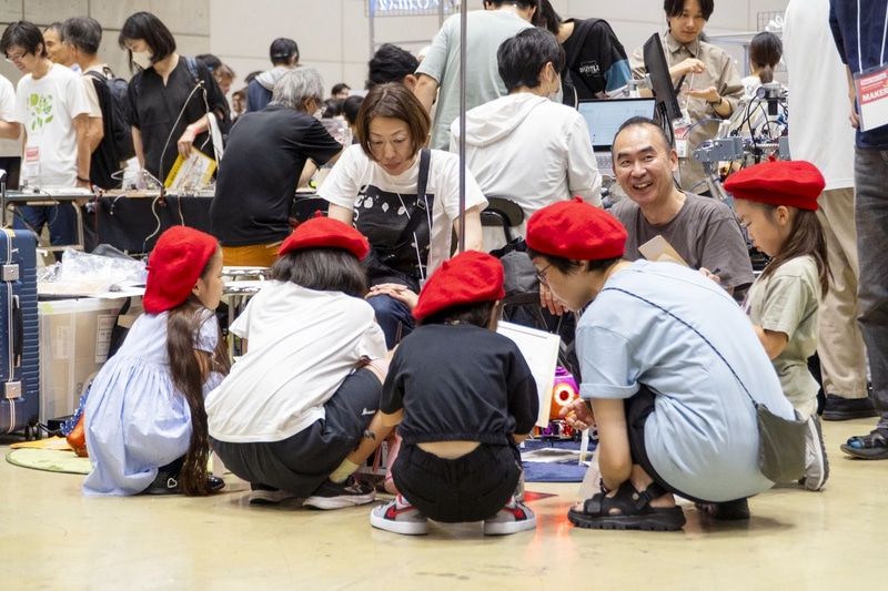 体験して、見て、聞いたことをメモするコドモ記者
