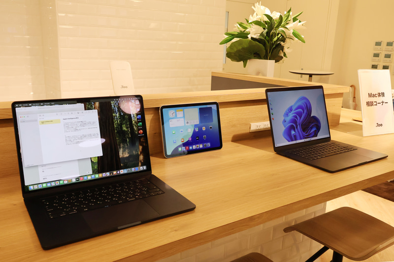 「Mac体験 相談コーナー」では、MacBook AirやiPadを展示。macOS上でWindowsを利用できる仮想化ソフトウェア「Parallels Desktop」を導入したMacBook Airも