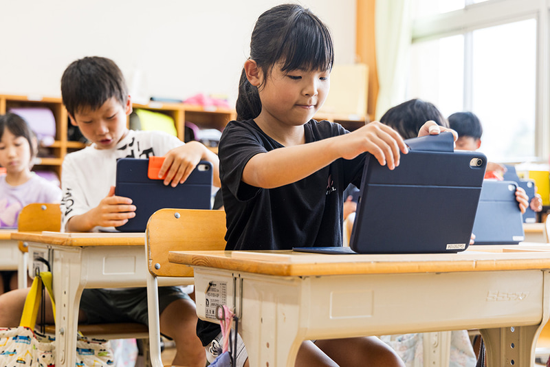 「必要なときにパッと取り出して使える点がiPadの大きなメリット」（松田教諭）
