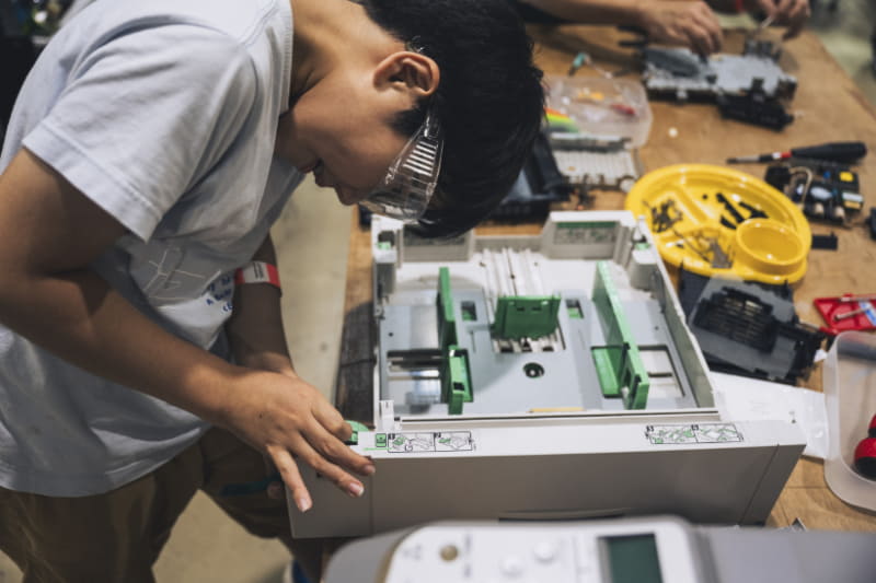 「物を分解＆修理しよう」を元にした分解ワークショップ