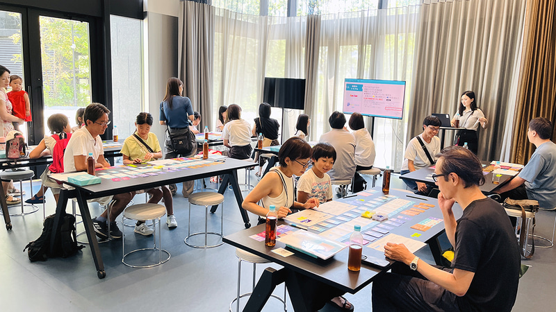 ブロードマインド株式会社が、金融・キャリア教育カードゲーム「ライフプロデュース」を利用した親子イベントを2025年8月23日に開催
