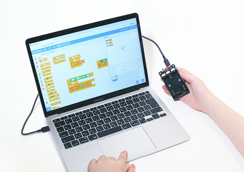 ビジュアルプログラミングでプログラムを作成して、高度なロボットを製作可能