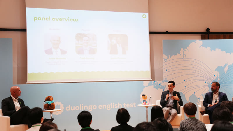 ダートマス大学 Associate Director of Admissions トッド・デニング氏（写真中央）と、プリンストン大学 Associate Dean for International Recruitment ジャスティン・パーソンズ氏（写真右）が登壇。日本の大学関係者に向けて、入試における柔軟な評価基準の重要性を強調