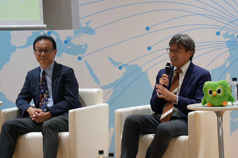 神田外語大学 教育イノベーション研究センター 教授 芦沢真五氏（写真左）と東京大学大学院 教育学研究科 教授 北村友人氏（写真右）が、留学生の受け入れや多様化について議論