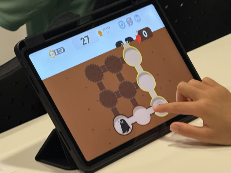 出題の1つは、「モグラレスキュー」。スコップの数だけ穴のマスを掘り、すべてのモグラを助けるとクリア。解くほどにマスやモグラの数が増えて難易度が上がっていく