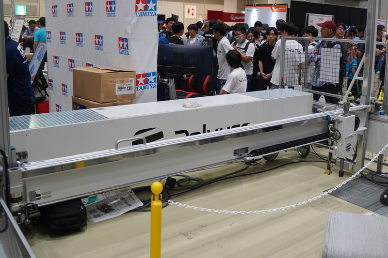 Polyuseのコンクリート3Dプリンターが動いているところ