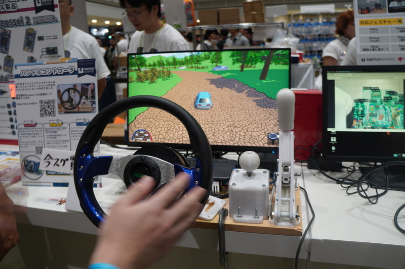 ドライブシミュレーターのハンドルコントローラーへのフォースフィードバックにモーターを使ったデモ