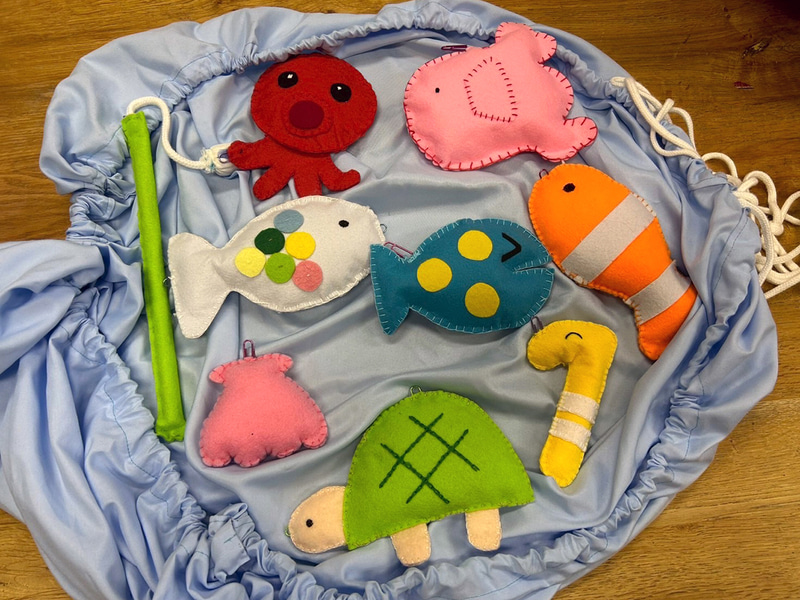 「釣れた！」の達成感で言葉やごっこ遊びを広げる「さかなちゃんチーム」の作品