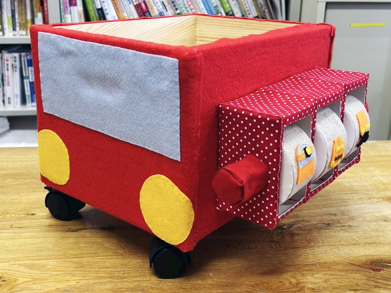 消防車をテーマに微細運動の発達を促す「まさぽんBチーム」の作品