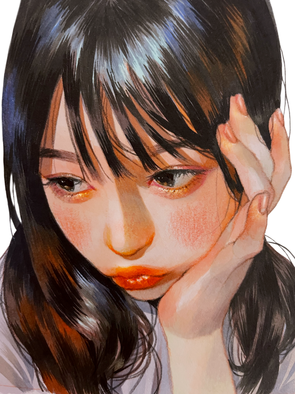 ちょむ氏は、主にコピック（アルコールマーカー）と色鉛筆を用いたアナログ技法で作品を制作