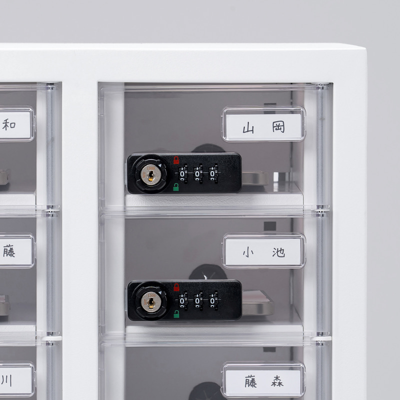 名前などを記載できるネームプレート付き