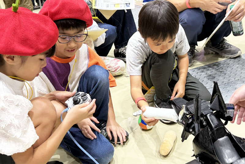 GAOGAOによるオオカミ型の四脚ロボット「ライカン」