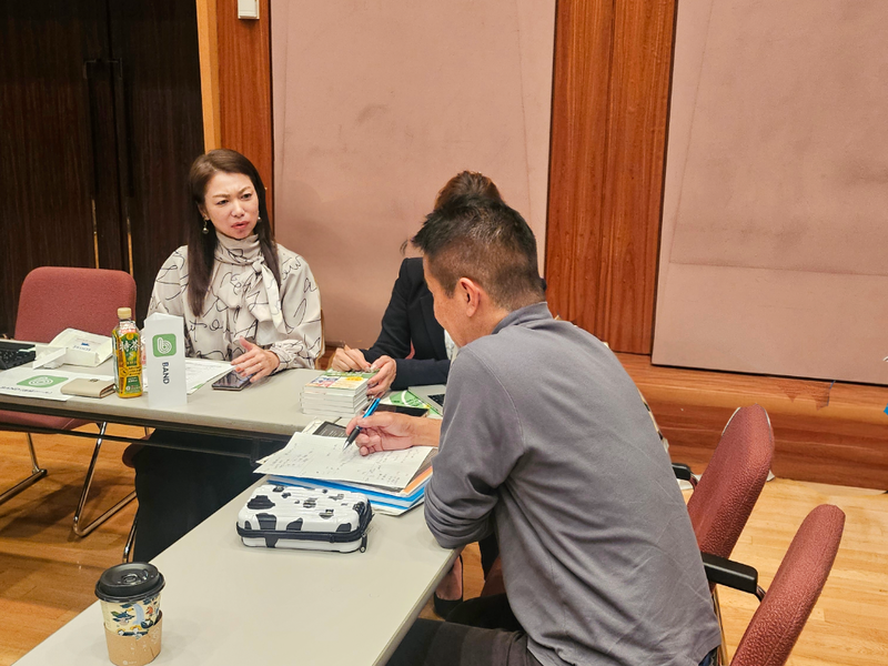第2部では各社のブースに参加者が課題などを相談した