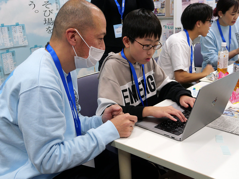 生成AIを利用して記事の作成に取り組む参加者