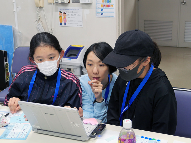 生成AIを利用して記事の作成に取り組む参加者